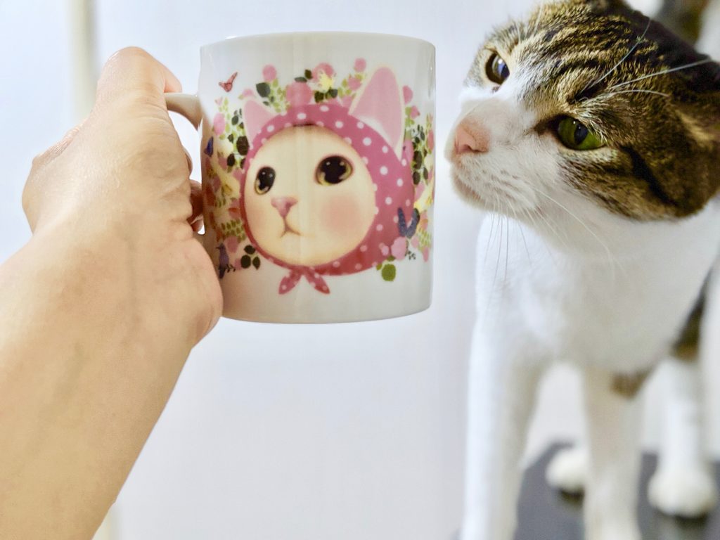 【スタッフの愛用品】便利でかわいい猫のマグカップ 茶こし付