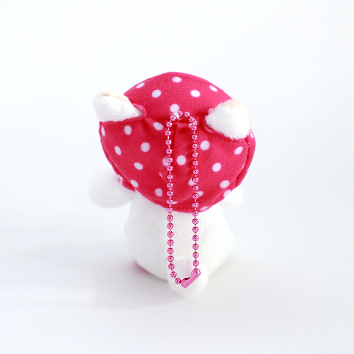 ピンクのボールチェーン付き。