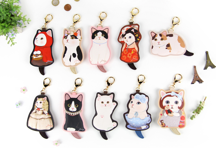 種類は豊富にございます！<br>お友だちやご家族とお揃いもオススメです◎<br><a href="https://x.gd/8zIVl">「猫のコインケースチャーム」は、ほかにも！</a><br>※売り切れ、廃番の柄もございます。