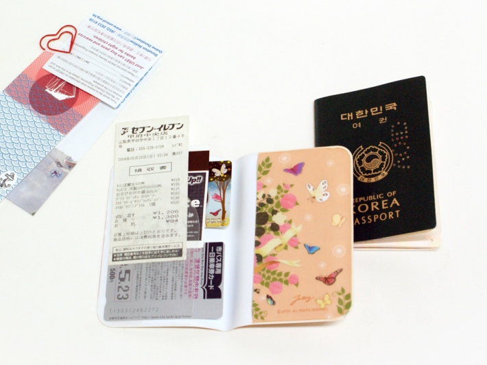 ポケット部分には<br>チケットの半券も入ります☆