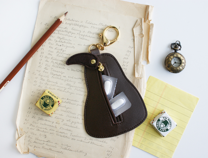 ファスナーなので、開けやすい！<br>お薬などを入れてもいいですね！