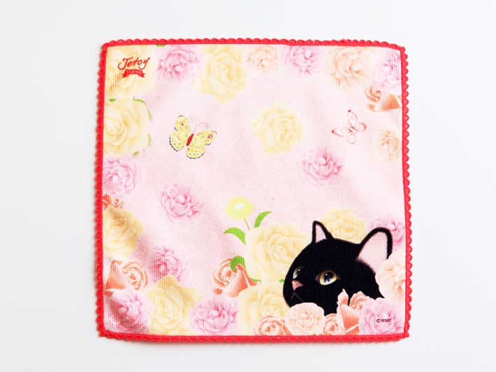 華やかな背景に黒猫が映えます♪<br>黒猫を囲むように描かれた満開の花たちが豪華な雰囲気!