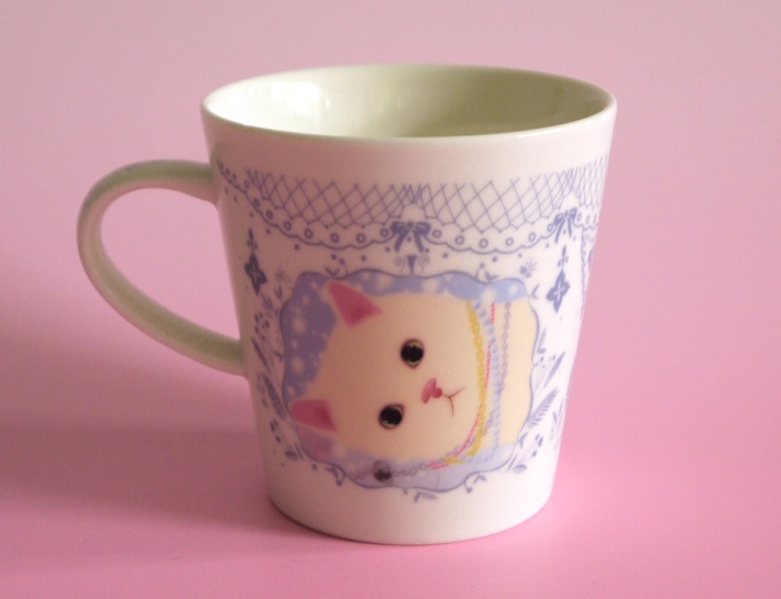 裏には左右対称のイラストが💙<br>ぐるりと見ても楽しめる、<br>大人可愛い仕上がりです。