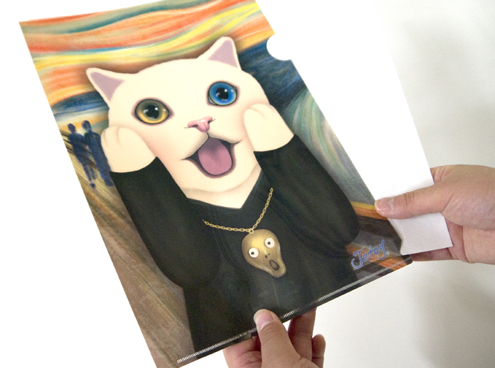 半透明で、中に入れた書類がわかりやすいのも便利です。
