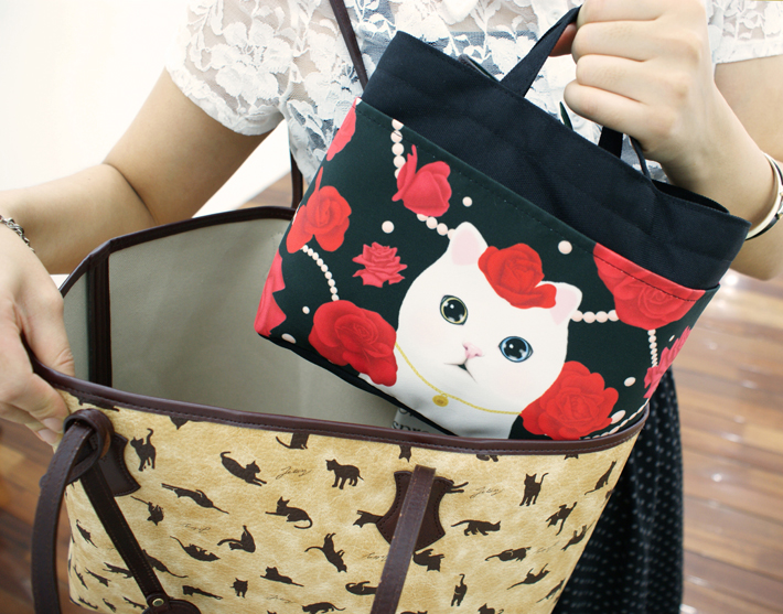いつも持ち歩く<br>細々した物を入れて<br>バッグにイン☆