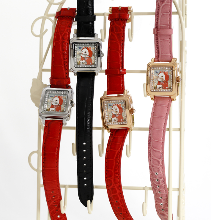 フェイスはピンクゴールドとシルバー<br>ベルトはピンク、赤、黒があります。<br><br><a href="https://www.choochoo.jp/is?and_or=0&category=0&price_range_end=&price_range_start=&q=%E3%80%90%E3%83%AF%E3%82%B1%E3%81%82%E3%82%8A%E3%80%91%E7%8C%AB%E3%81%AE%E8%85%95%E6%99%82%E8%A8%88&sort=1&view_type=0">★猫の腕時計 赤ずきん<br>　他のアイテムもチェック♪</a><br>※売り切れ、廃番のアイテムもございます。