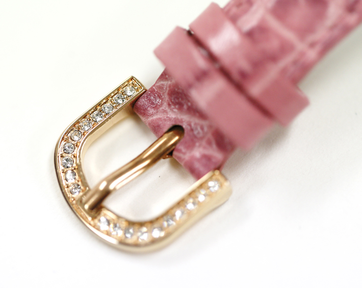 留め金部分にも、<br>スワロフスキーが、ちりばめられています♪<br>とってもゴージャスですよね！