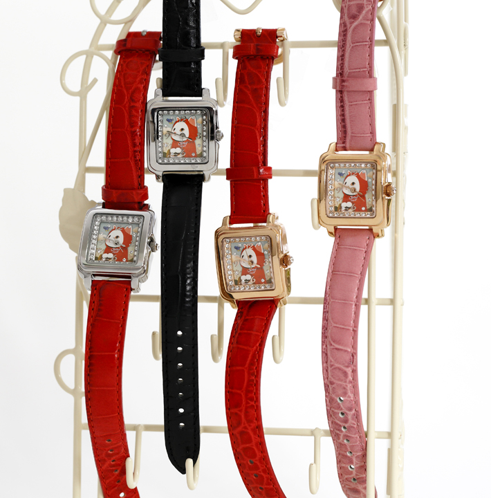 フェイスはピンクゴールドとシルバー<br>ベルトはピンク、赤、黒があります。<br><br><a href="https://www.choochoo.jp/is?and_or=0&category=0&price_range_end=&price_range_start=&q=%E3%80%90%E3%83%AF%E3%82%B1%E3%81%82%E3%82%8A%E3%80%91%E7%8C%AB%E3%81%AE%E8%85%95%E6%99%82%E8%A8%88&sort=1&view_type=0">★猫の腕時計 赤ずきん<br>　他のアイテムもチェック♪</a><br>※売り切れ、廃番のアイテムもございます。