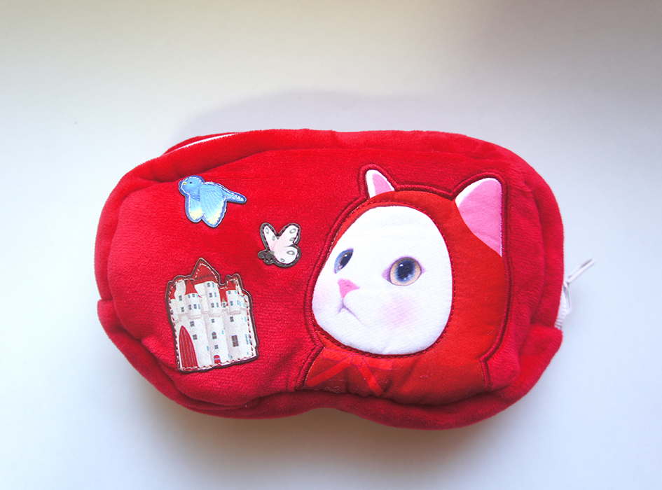 赤ずきんのぷっくりとしたほっぺがかわいい！<br>ワッペンが縫い付けられているので<br>立体的なデザインなのも魅力的◎