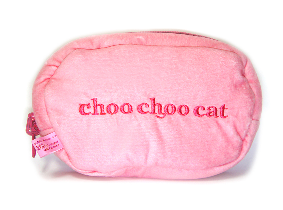 裏には、choo choo cat の刺繍が！！<br>猫耳やしっぽなどを<br>イメージした字体になっていて<br>とってもかわいい🐾