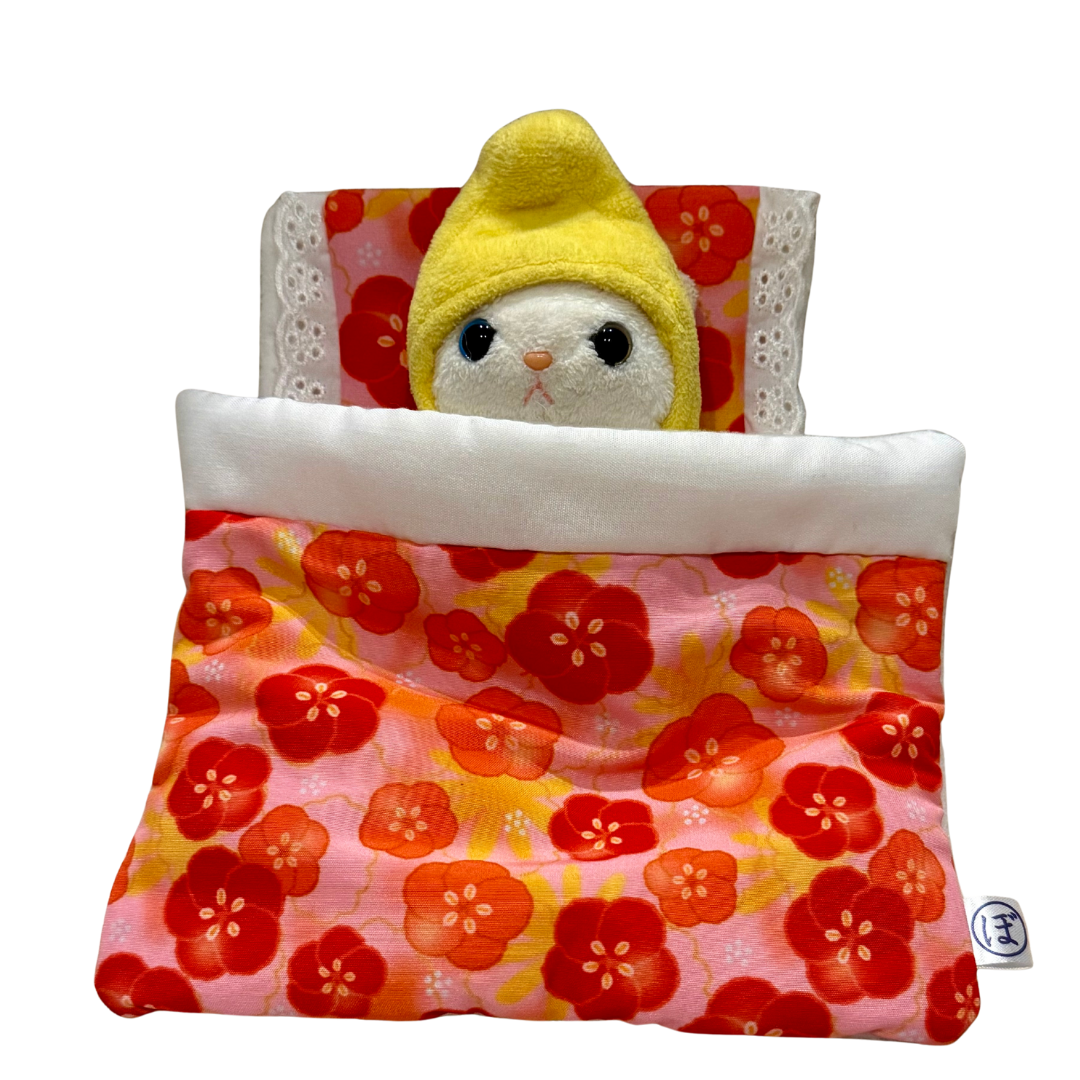 ぬいぐるみ用のふかふかお布団が登場💤<br>寝かせておくだけで、癒やされちゃう！