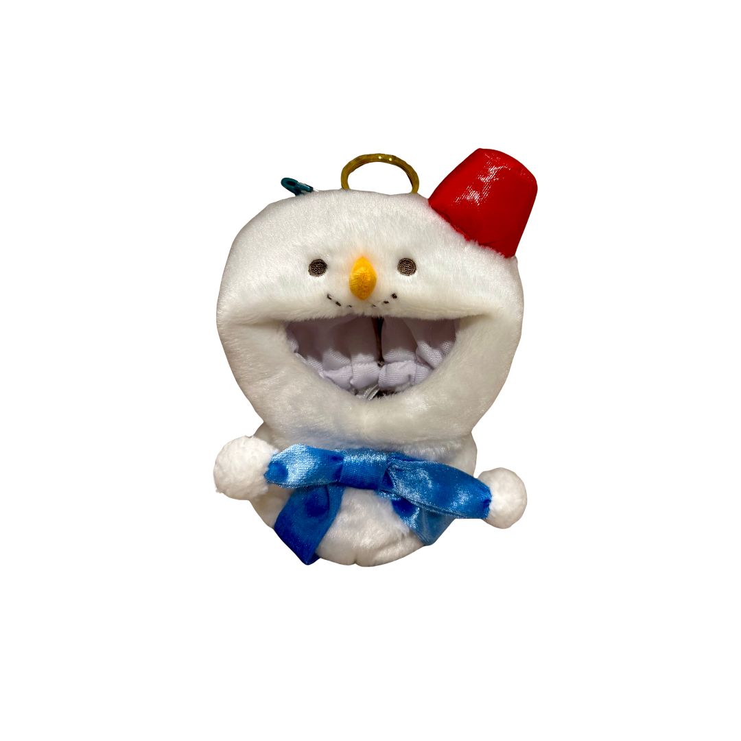 にっこり😊お顔の雪だるまが愛らしく💕<br>ふわふわな手触りもキュートです！<br>choo chooのマスコットに付いている<br>ボールチェーンを出すことのできる穴もあります！