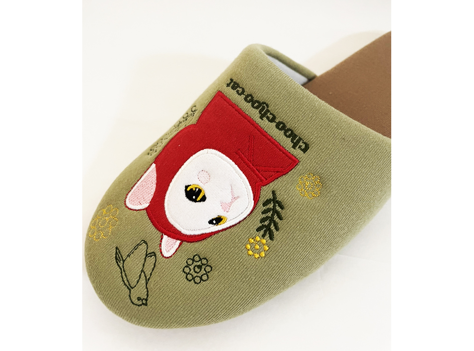 細かい部分まで刺繍で再現しています♪<br>choo chooの黄色の瞳がキュート💛