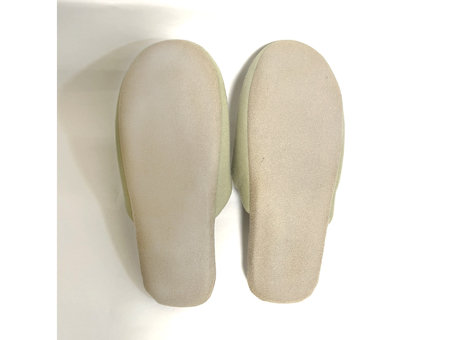 底面は滑りにくい素材を採用♪<br>フローリングでも歩きやすい！