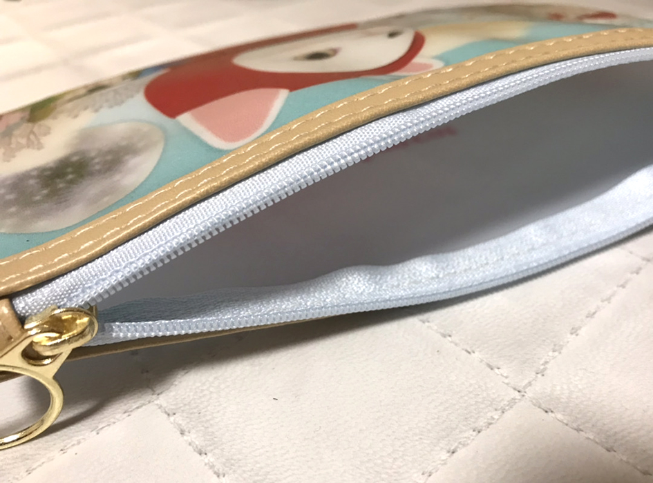 スリムデザインだから<br>小さなバッグにも<br>スマートに収まります☆