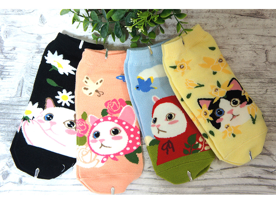 猫の靴下はこんなにたくさん♪<br>気分に合わせて<br>履き替えてください☆<br><a href="https://www.choochoo.jp/is?and_or=0&category=0&display_item_count_search_button=&price_range_end=&price_range_start=&q=%E7%8C%AB%E3%81%AE%E9%9D%B4%E4%B8%8B&sort=1&view_type=0">★ぜひチェックしてね♪</a><br>※売り切れ、廃番の柄もございます。