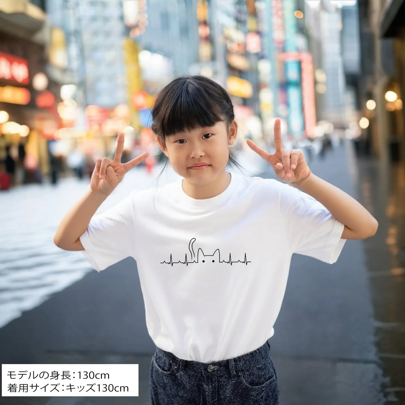 ホワイトの着用イメージです。<br>キッズ：130センチ　　130のサイズを着用
