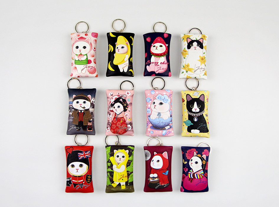 お気に入りの絵柄を<br>見つけてくださいね☆<br>※売り切れ、廃番の柄もございます。<br><a href="http://www.choochoo.jp/is/?q=%E7%8C%AB%E3%81%AE%E3%83%9F%E3%83%8B%E3%83%9F%E3%83%8B%E3%83%9D%E3%83%BC%E3%83%81%E3%83%BB%E3%82%AD%E3%83%BC%E3%83%AA%E3%83%B3%E3%82%B0&and_or=0&price_range_start=&price_range_end=&category=0&sort=1&view_type=0&display_item_count_search_button=">猫のミニミニポーチ・キーリングのほかの柄はこちら♪</a>