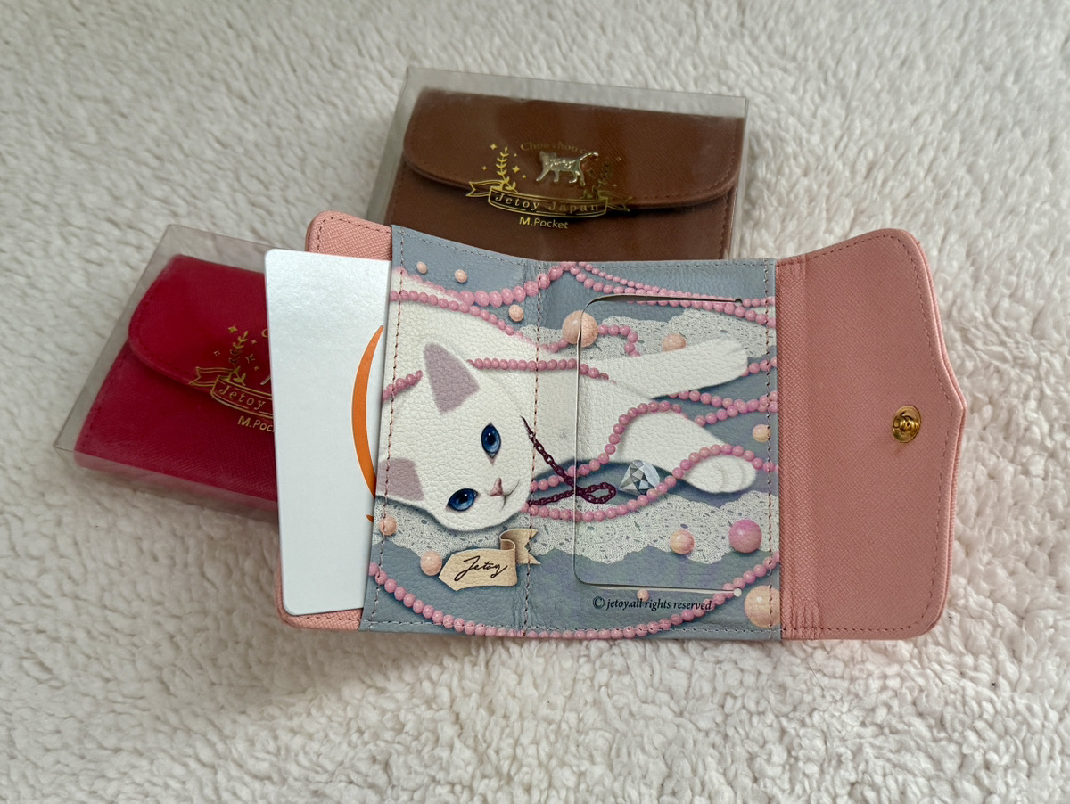 ポケットは中にも後ろにもございます！