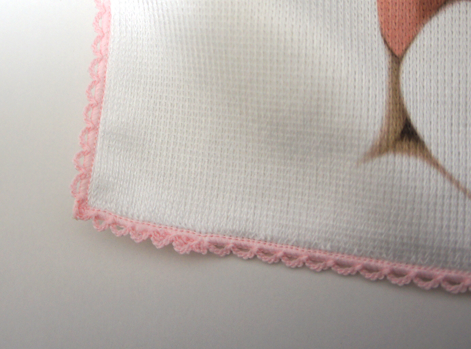 レースはピンクをチョイス♪<br>タオルハンカチのデザインと<br>ベストマッチしています☆