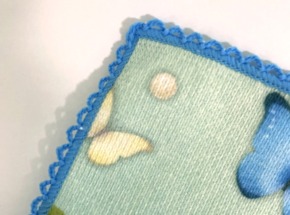 レースはブルーを採用♪<br>さわやかな色合いが<br>すてきです！