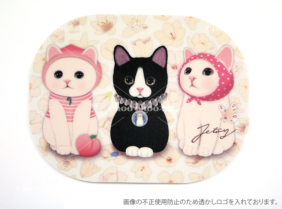 どの猫もちょこんとお座りした姿が<br>とってもキュートです♪