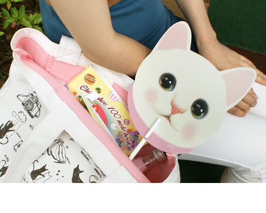 猫のうちわ使用例